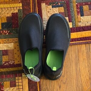 NWT OOFOS Women's Black Slip-On Shoes